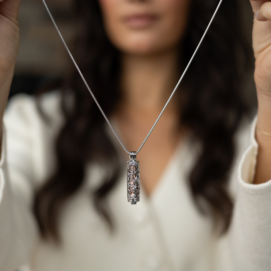 Ashes Flower Necklace - Ashes Jewellery - Memorial Jewellery - Inscripture
