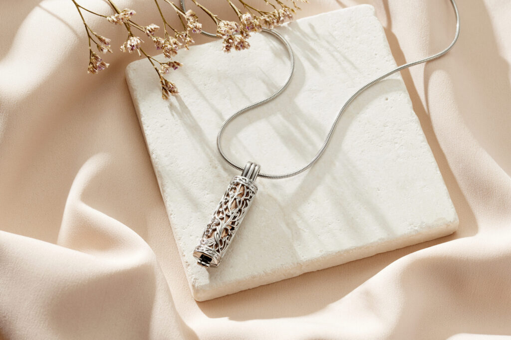 Floral Ashes Necklace - Memorial Jewellery - Inscripture - Self-fill Jewellery
